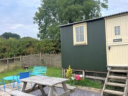 Paddocks view hut