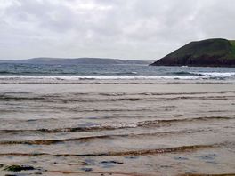 Beach 5 mins away