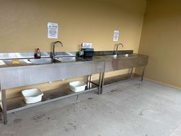 Plenty of sinks to wash up and wash in