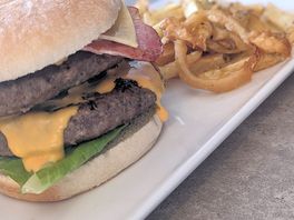 Food is stunning! all homemade chips and onion rings