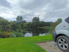 Pitch with on the lake with access.