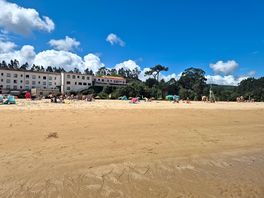 Different veiw of the beach