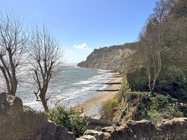 Only a 25min walk to the chine