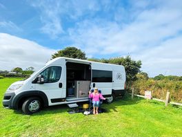 Enjoying the view of the lake from our campervan pitch ☀️😎