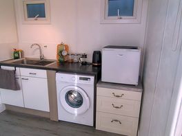 Shower/toilet block
