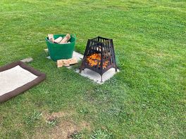 Outdoor fire pit