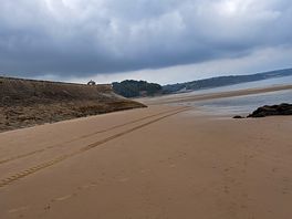 Beautiful saundersfoot 5 mins away.