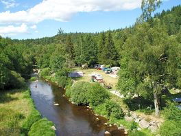 The Chapeauroux river flows by the site