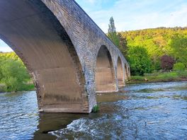 Le pont juste à côté