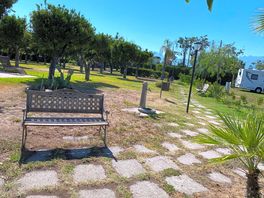Emplacement vers les camping cars. des bancs pour sassoir