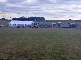 Bar & shower/toilet facilities