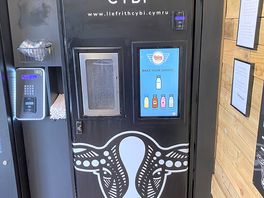 Milk and milkshake vending machine