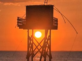 Camping ligt vlak bij de zee. hier kan je prachtige zonsondergangen zien.