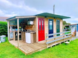 Kitchen/toilets/showers