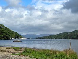 Incredible location at the base of lake windermere