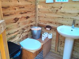 Composting toilet