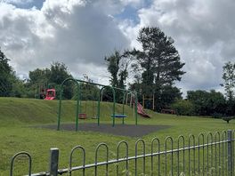 Play park about 10 minutes walk away