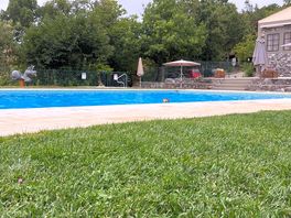 Piscina muy amplia y súper cuidada.