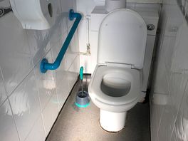Loo roll on back of loo not in dispensed. filthy floors