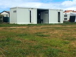 Bloc sanitaire et vaisselle au milieu