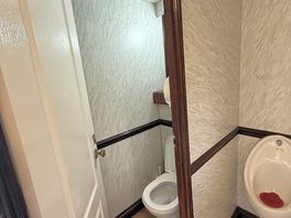 Men’s toilet