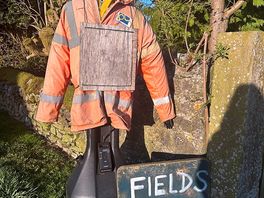 Hilarious entrance to fields farm campsite