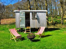 Deckchairs and barbecue by the hut