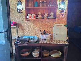 Kitchen bits.