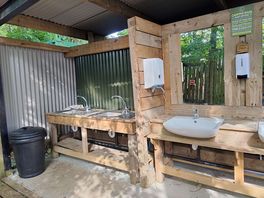 Washing station