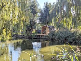 Valerie camping pod