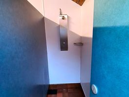 Ladies showers