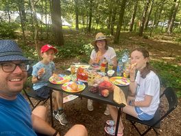 There were spaces in the yes to have a meal in the shade