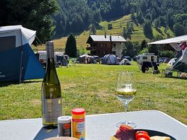 Platz in richtung berge