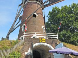 Windmill 5 mins away we went there and the miller showed me the whole building. would recommend
