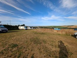 Spacious campsite, can pitch up anywhere there is space