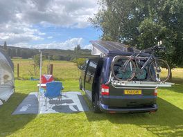 Scenic location with great sunset and access to walks and cycle routes 🚴