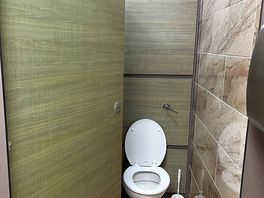 Loo cubicle