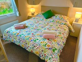 King size bedroom