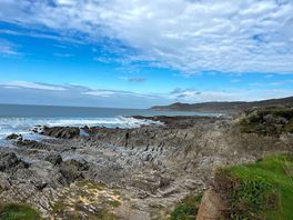 Towards barricane beach