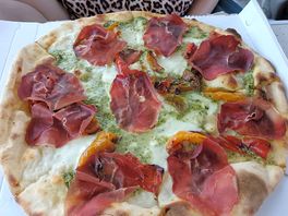 Pizza con prosciutto di cinghiale