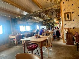 The ring feeder farm shop cafe