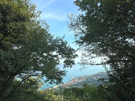 Widok z ulicy obok kempingu.