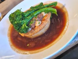Steak and ale pie with smoked mash. beautful!!