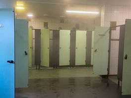 Showers/toilets