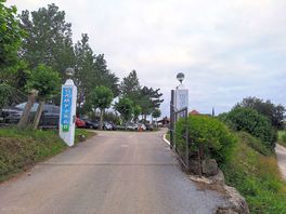Zufahrt zum cp, oberhalb des strandes liegend.
