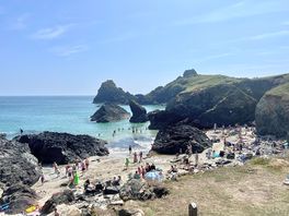 Kynance cove. view from the food place at the top. lovely variety of food and drink available