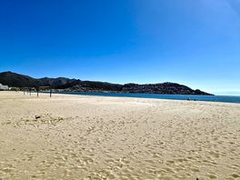 5 minutes walk to the beadh