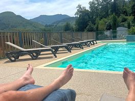 Lovely little pool with the pyrénées in the background