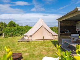 Bell tent with private kitchen and dining shelter