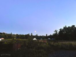 Cae lal at night, just before the stars put on a show.